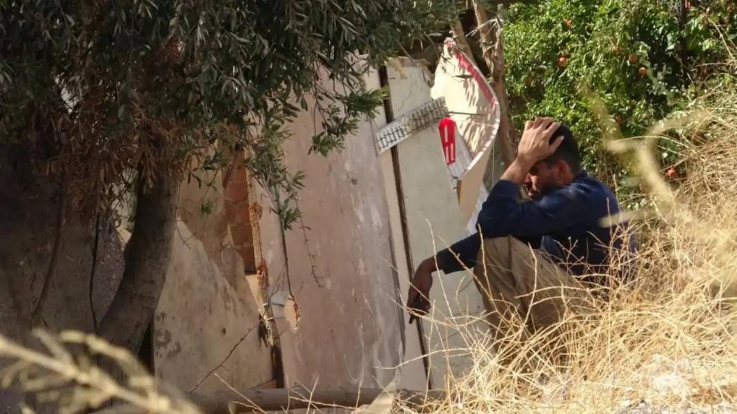 Kepez’de Şok Görüntüler! Çöplerden Depo Kurmuşlar… 6